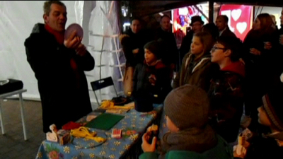 le magicien de noël convient pour animer un marché de noël