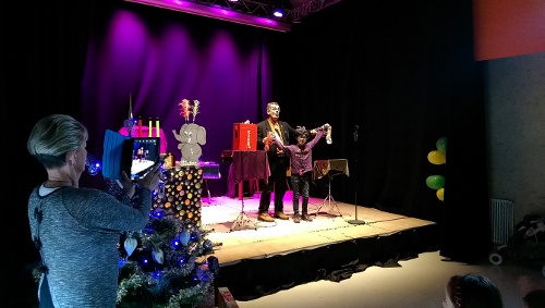 spectacle de magie pour l'arbre de noël des enfants du personnel communal