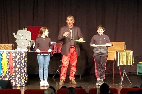 Spectacle de magie pour les enfants et leurs parents au petit théâtre Sochon