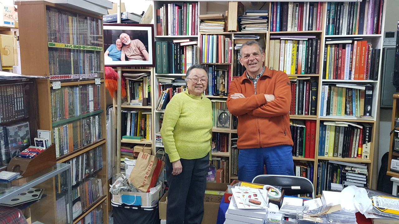 Jean-Luc Melkior au magasin de magie Magic Land à Tokyo