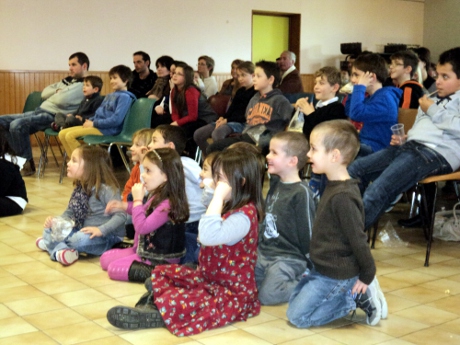 Des numéros de magie pour les enfants spectacle de magie à aubazine