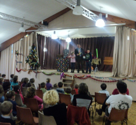 à Payzay-le-tort, proche de niort, spectacle du magicien à la salle communale